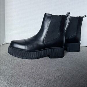 Marc Fisher Black Leather Platform Boots women’s size: 9